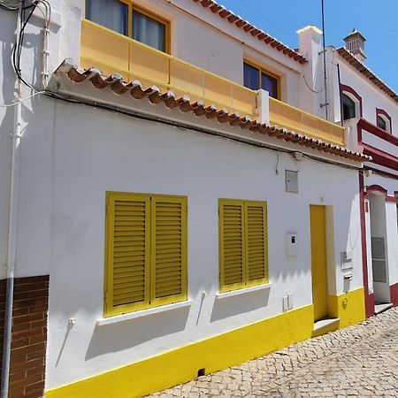 Lovelystay - Yellow Submarine House Lagos Ngoại thất bức ảnh
